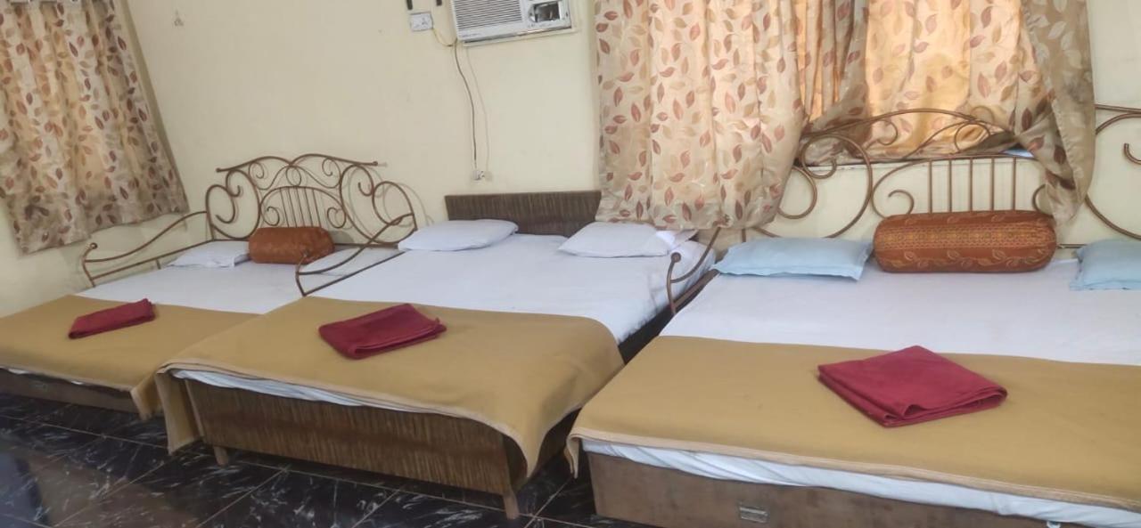 Hilltone Veg Non Veg Matheran Hotel Buitenkant foto