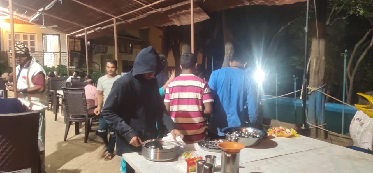 Hilltone Veg Non Veg Matheran Hotel Buitenkant foto