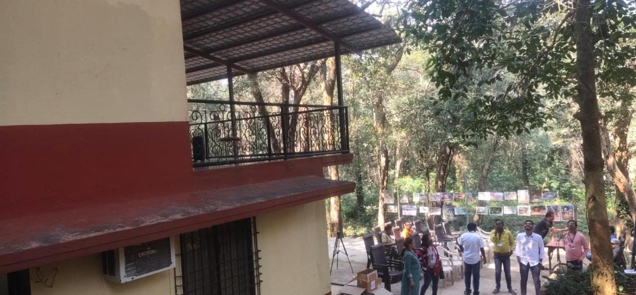 Hilltone Veg Non Veg Matheran Hotel Buitenkant foto