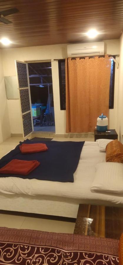 Hilltone Veg Non Veg Matheran Hotel Buitenkant foto