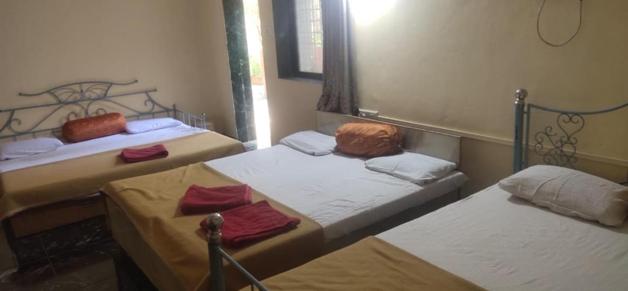 Hilltone Veg Non Veg Matheran Hotel Buitenkant foto