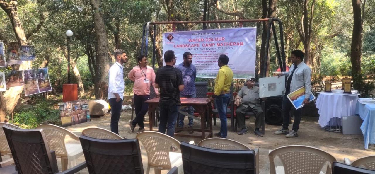 Hilltone Veg Non Veg Matheran Hotel Buitenkant foto