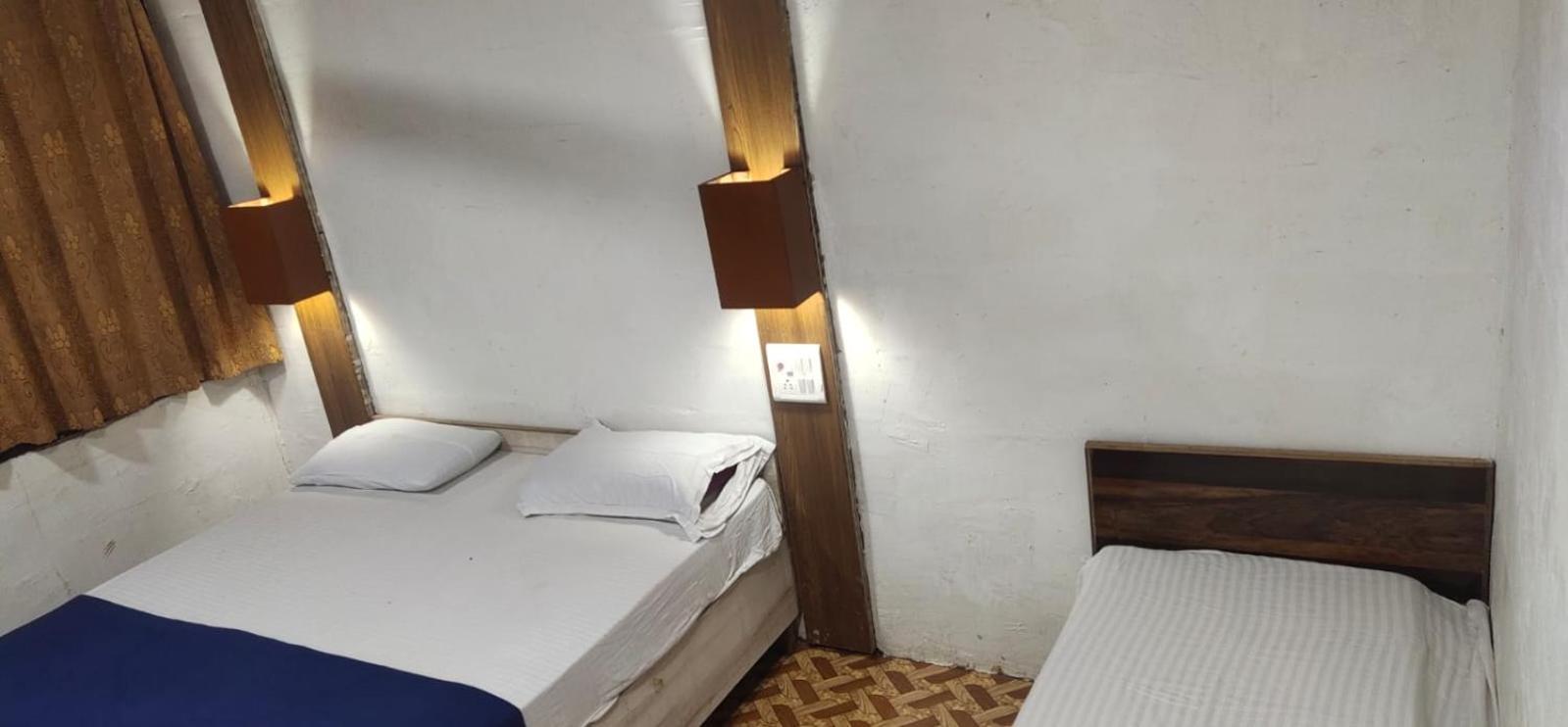 Hilltone Veg Non Veg Matheran Hotel Buitenkant foto
